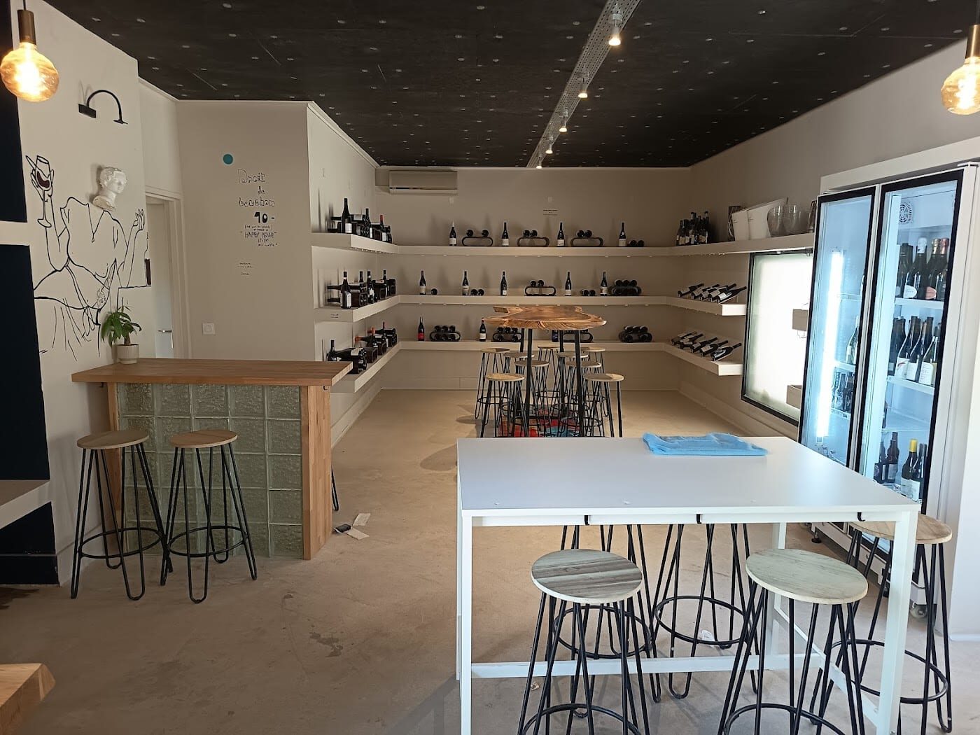 Le vin coule, l'ambiance monte
